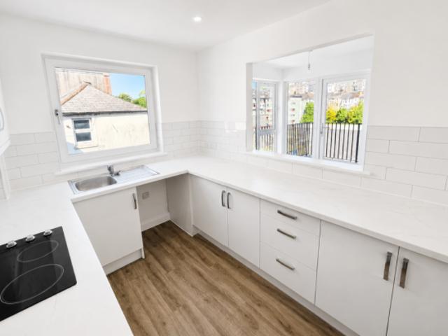 Flat for rent in Lipson, Mount Wise