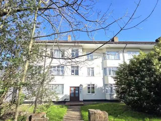 House for rent in Burnt Oak, Greater London