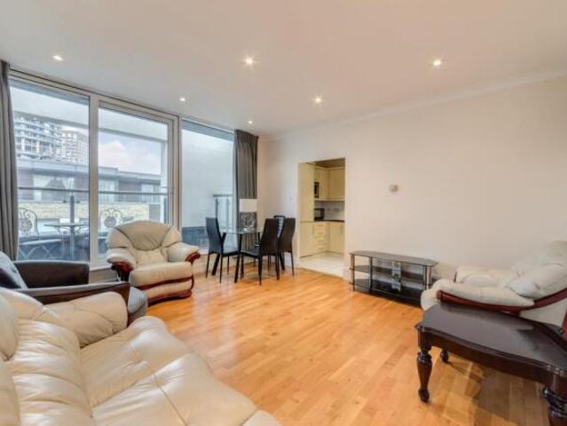 Flat for rent in Boardwalk Place, Blackwall