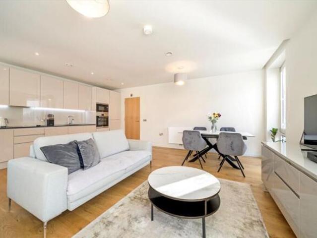Flat for rent in Brentford End, Greater London