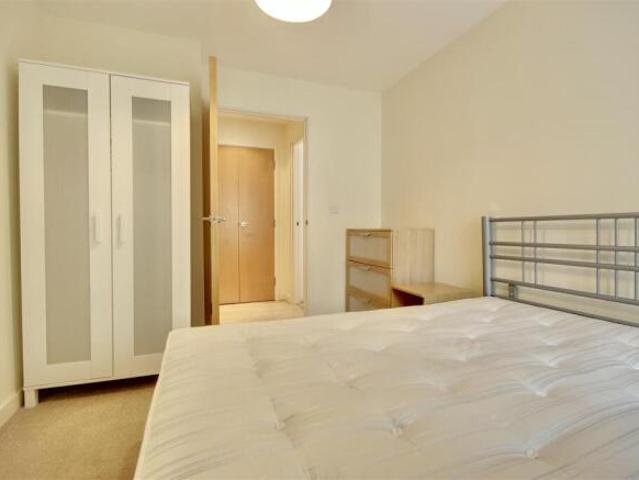 Flat for rent in Portsea, City Of Portsmouth