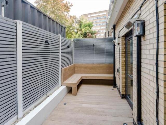 Flat for rent in Cat Hill, England