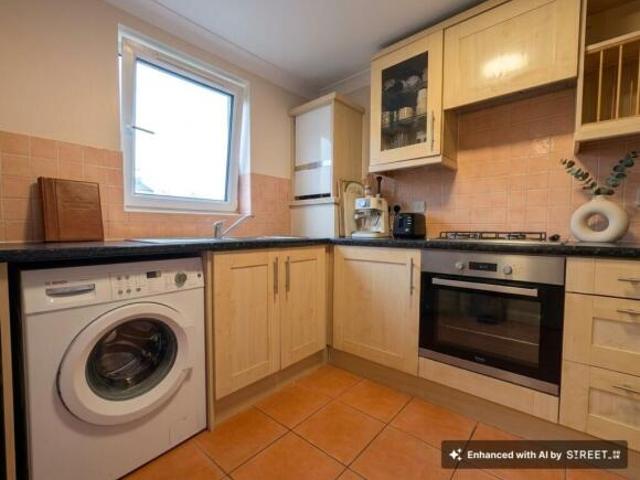 Flat for rent in South Lane, West Yorkshire