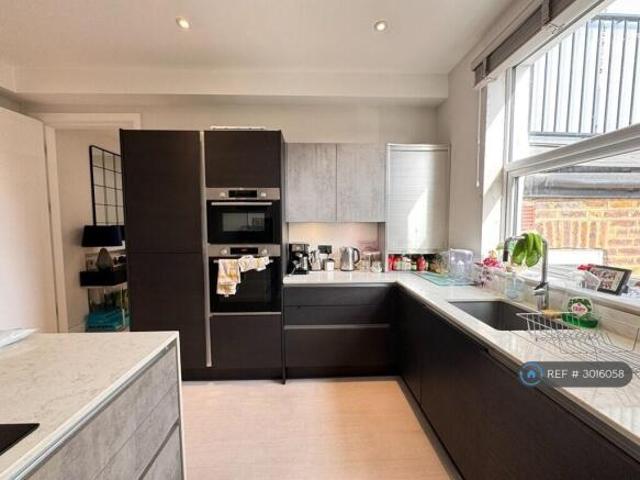 Flat for rent in Cat Hill