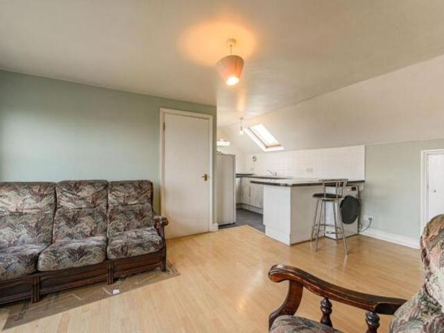 Flat for rent in Charlton, Greater London