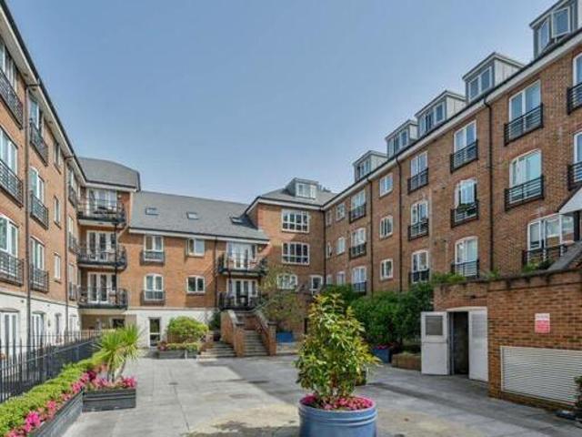 House for rent in Brentford End, Greater London