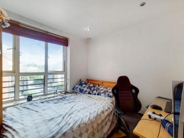 Flat for rent in Brentford End, Greater London