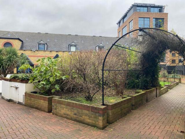 Flat for rent in Cat Hill