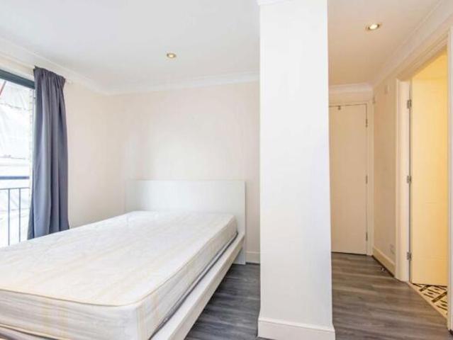 Flat for rent in Lyons, Greater London