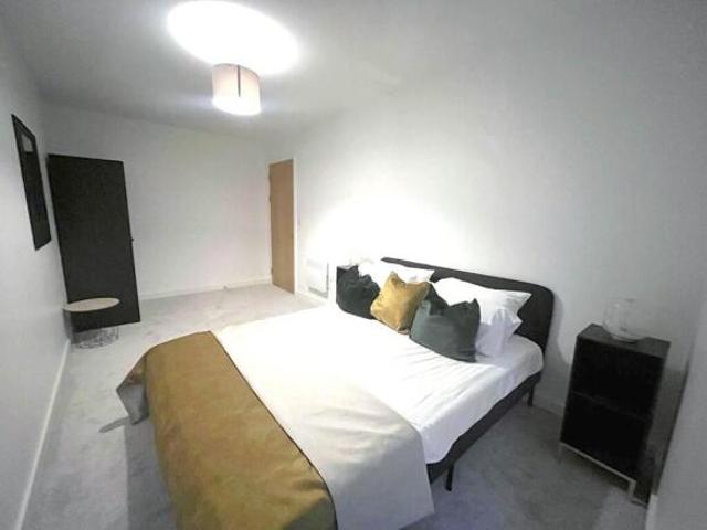 Flat for rent in South Lane, West Yorkshire