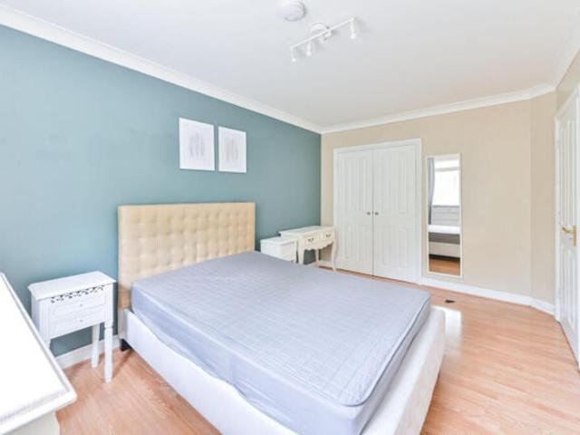 Flat for rent in Cat Hill, England
