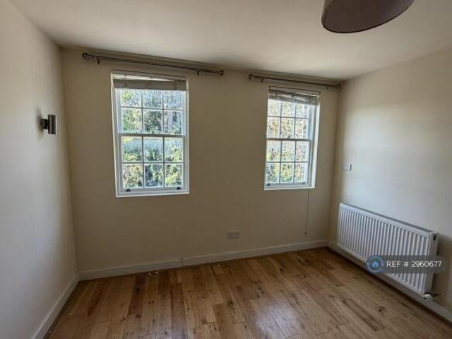 Flat for rent in Cat Hill