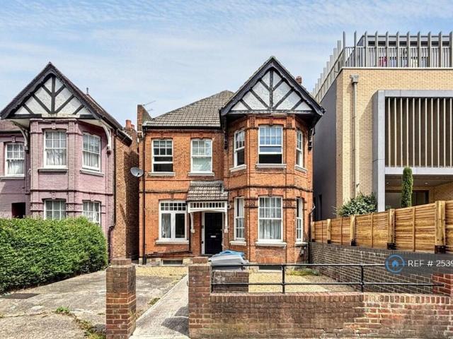Flat for rent in Brondesbury Park