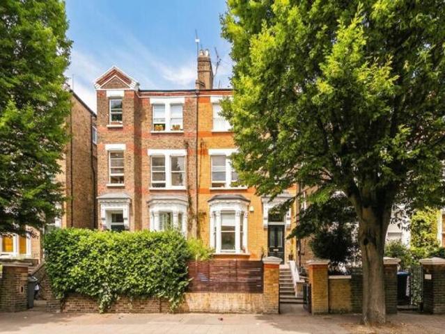 Flat for rent in Cat Hill
