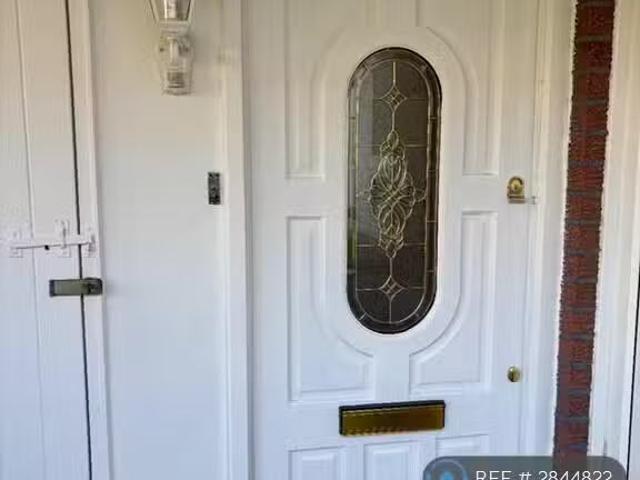 House for rent in Calderstones