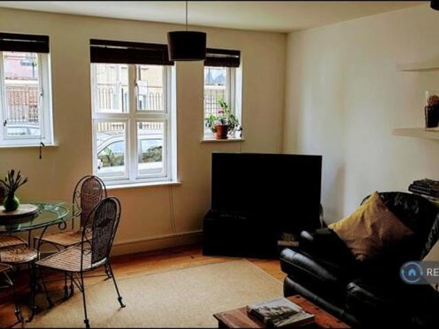 Flat for rent in Cat Hill