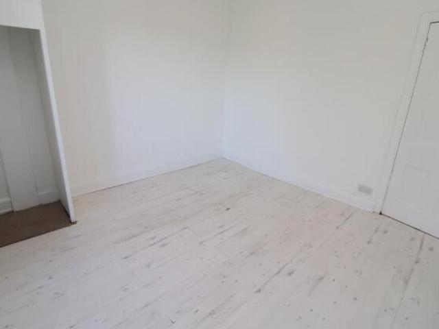 Flat for rent in Springboig, Scotland