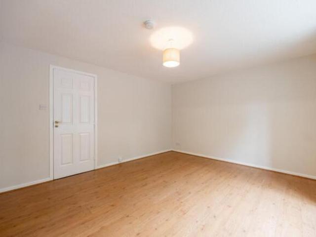 Flat for rent in Yoker, Scotland