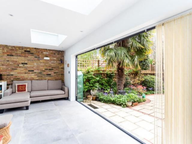 Flat for rent in Chiswick, Greater London