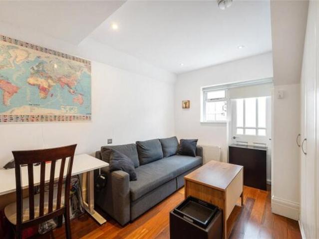 Flat for rent in Cat Hill, England