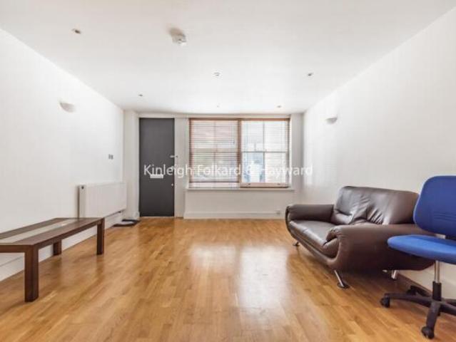 Flat for rent in Cat Hill, England
