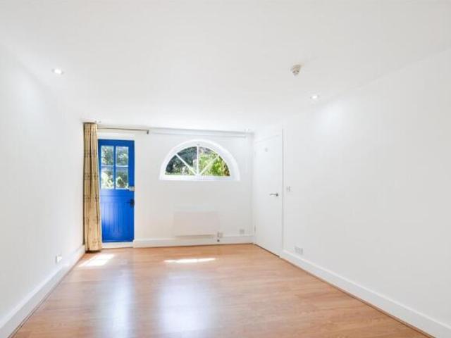 Flat for rent in Cat Hill