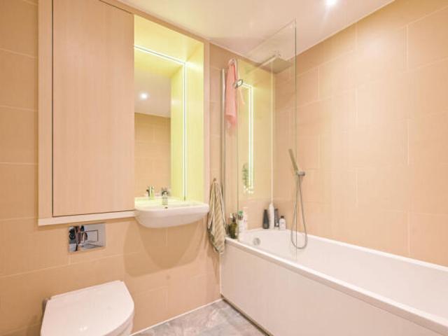 Flat for rent in Highbury, Greater London