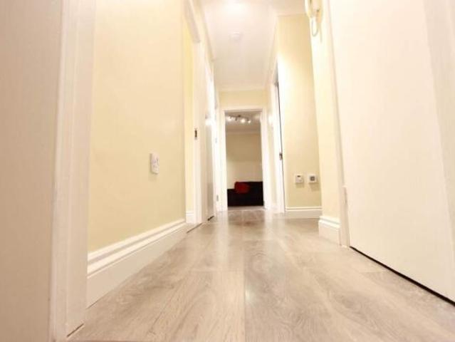 Flat for rent in Cat Hill