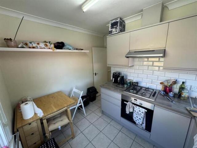 Flat for rent in South Lane, West Yorkshire