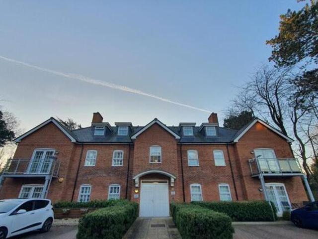 House for rent in Surrey, England