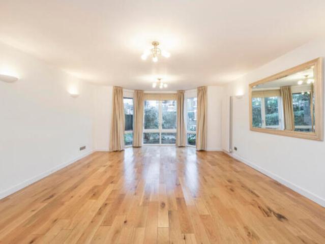 Flat for rent in Barnes, Greater London