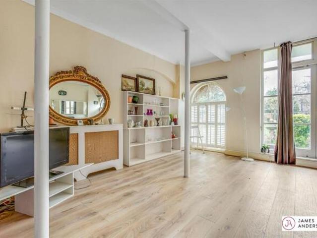 Flat for rent in Barnes, Greater London