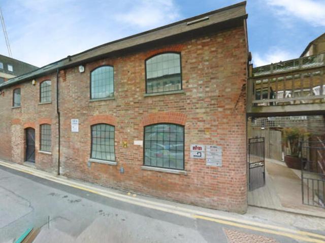 Flat for rent in Watford Heath, North Watford