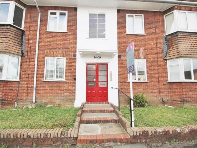 Flat for rent in London Borough of Merton, Greater London