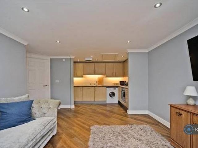 House for rent in Surrey