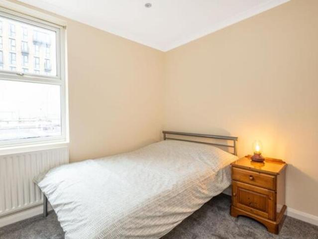 Flat for rent in Cat Hill