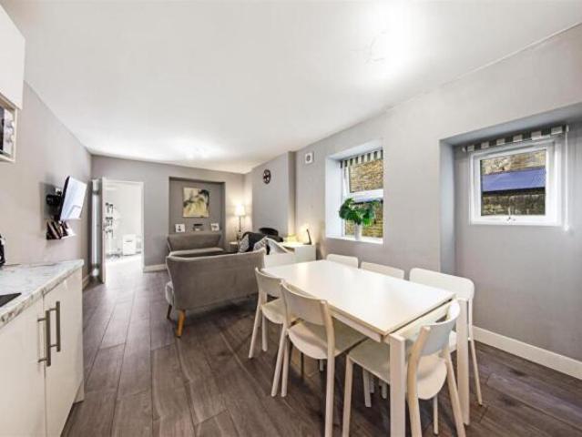 Flat for rent in The Rise, East Riding Of Yorkshire