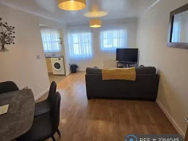 House for rent in Green Close, Warwickshire