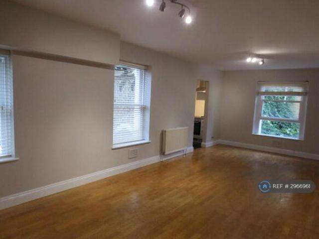 Flat for rent in Cat Hill