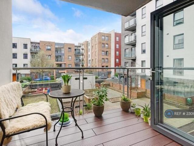 Flat for rent in Cat Hill, England