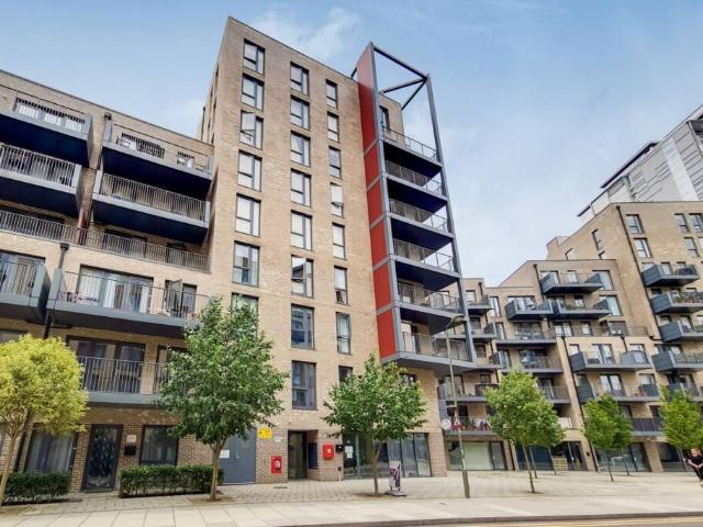 Flat for rent in Colindale
