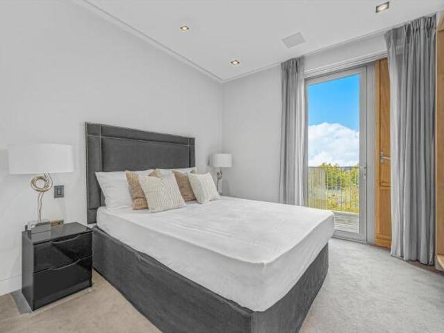 Flat for rent in Cat Hill, England