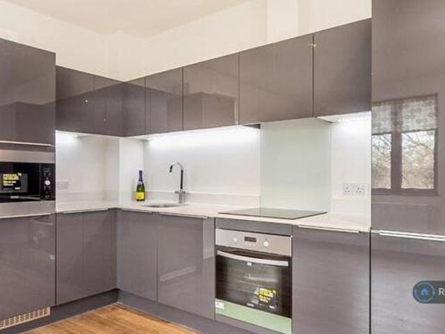 House for rent in Row Town, Surrey
