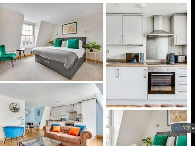 House for rent in Row Town, Surrey