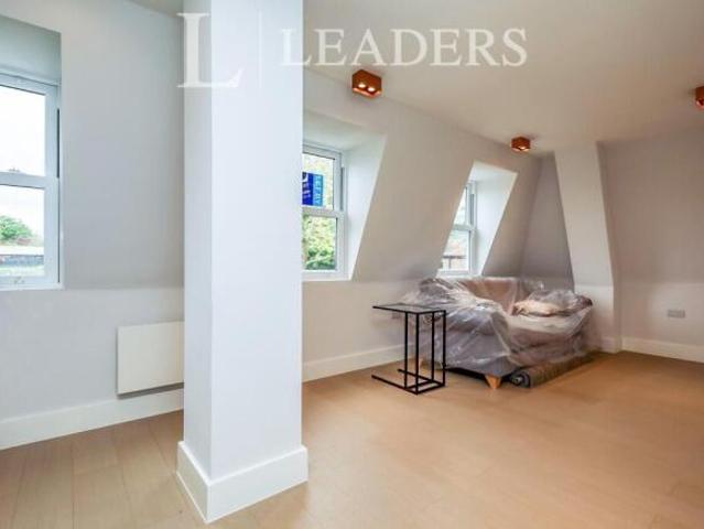 Flat for rent in Westborough, Surrey