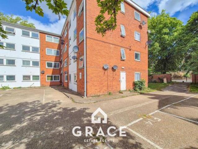 Flat for rent in The Dales, Key Street