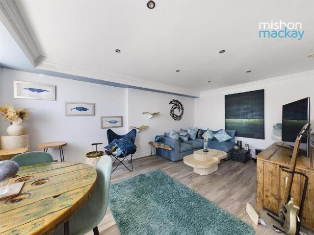 Flat for rent in Brighton