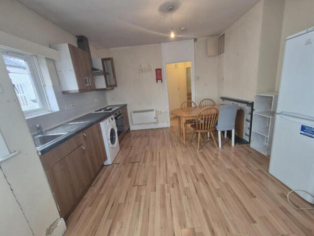 Flat for rent in Chingford Mount, Highams Park