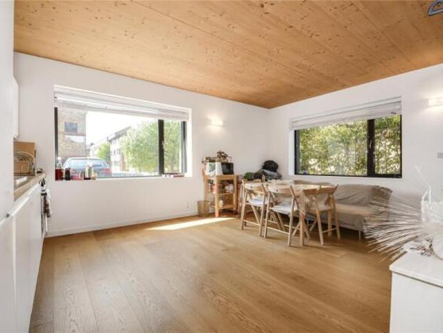 Flat for rent in Cat Hill