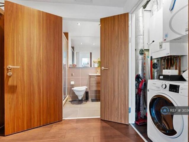Flat for rent in Cat Hill, England